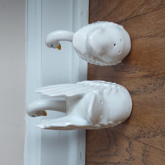Vintage Porcelain Swan Salt and Pepper Shakers - Picture 7 of 7